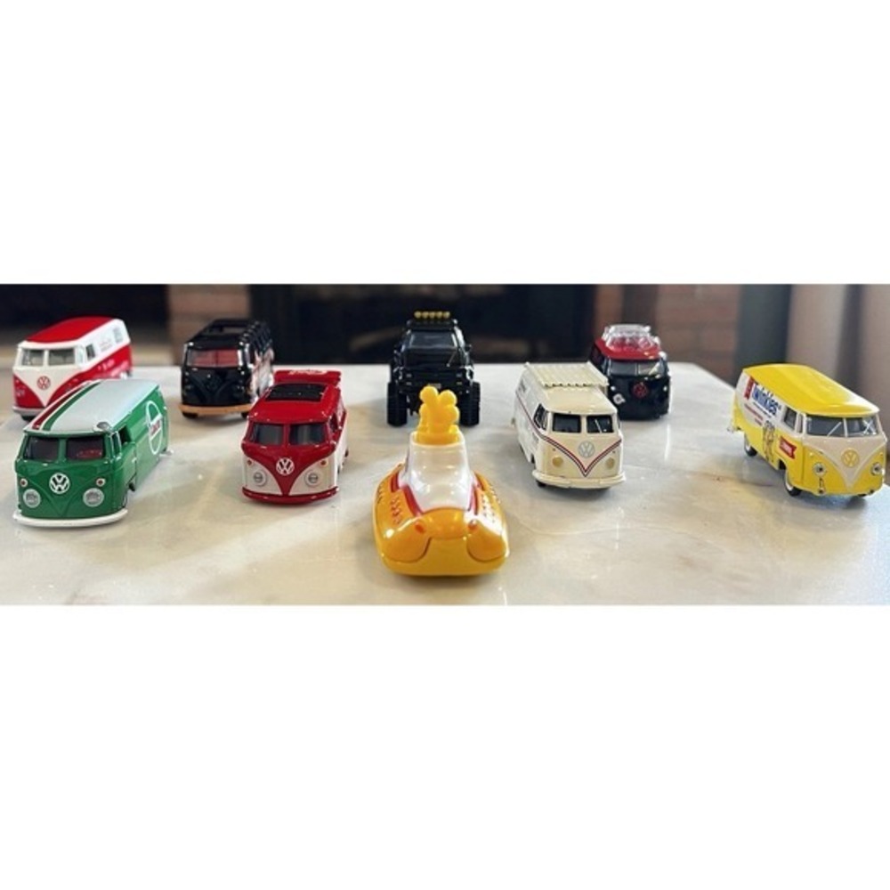 9 Assorted Die Cast Collectables - Mattel,‎ Hot wheels, Greenlight & more